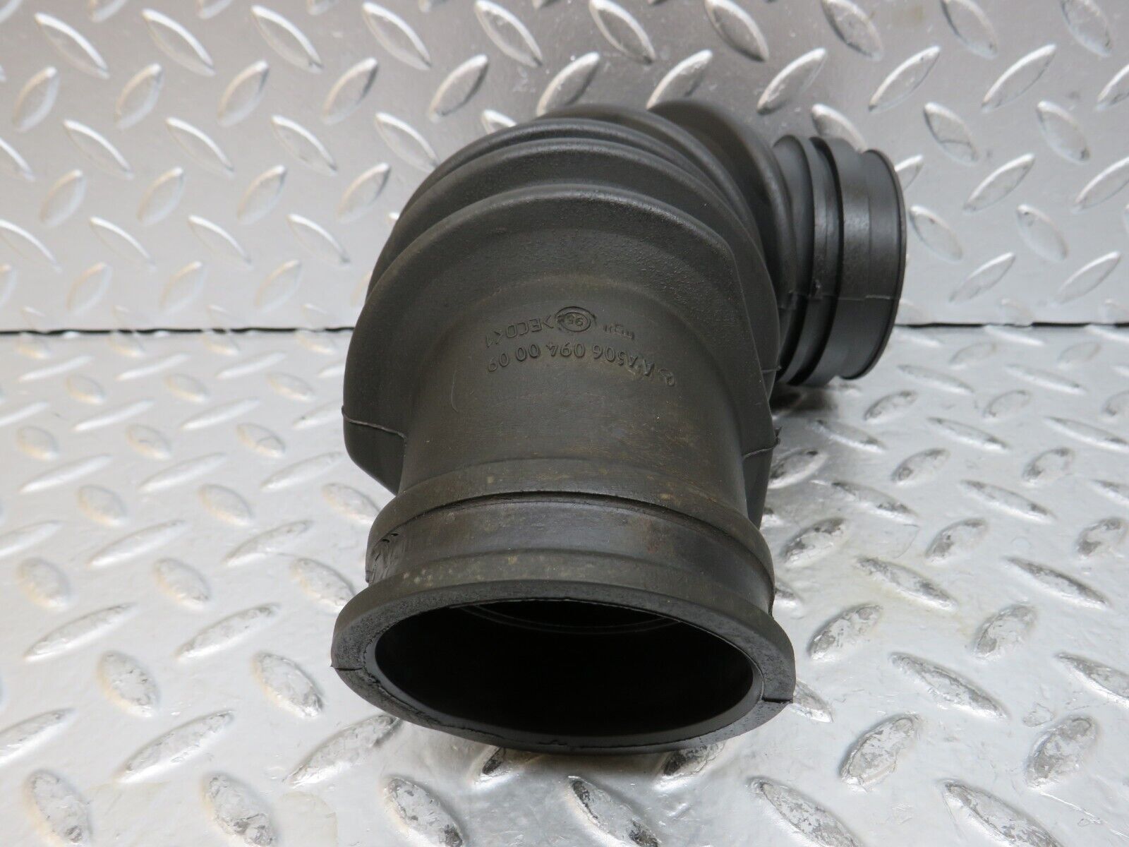 27783 Mercedes-Benz S124 300TE Wagon Air Filter Housing Pipe 6060940009