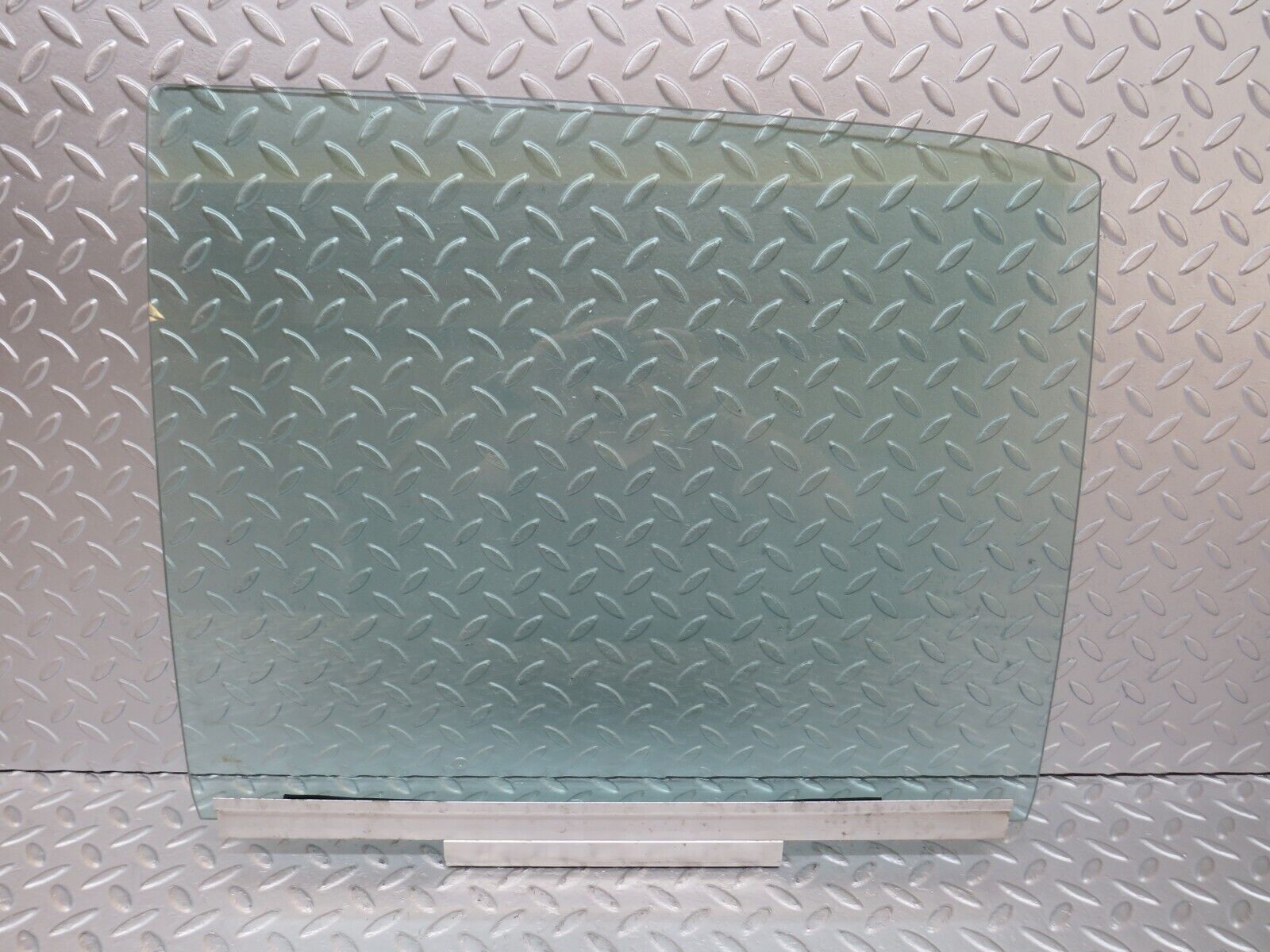 36040 Mercedes-Benz W126 420SE Rear Left Door Window Glass