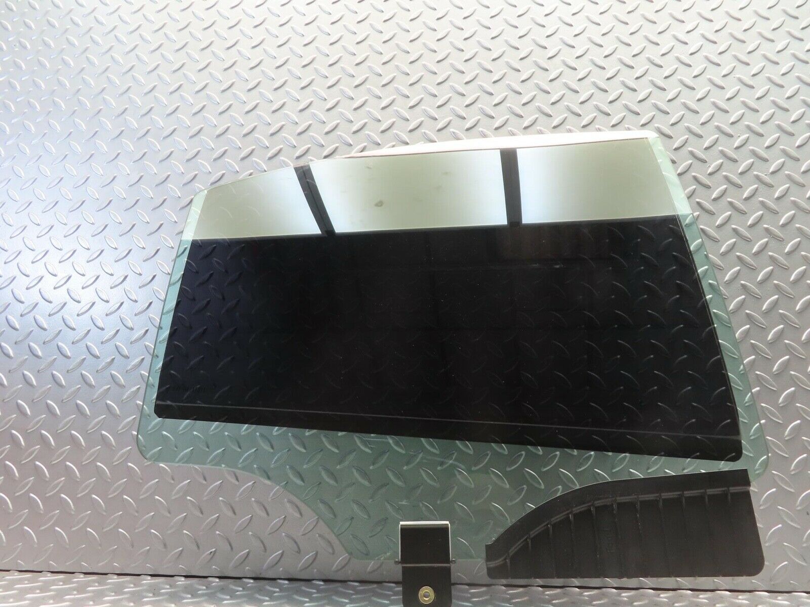 11229 Mercedes-Benz W221 S320 Rear Right Door Window Glass