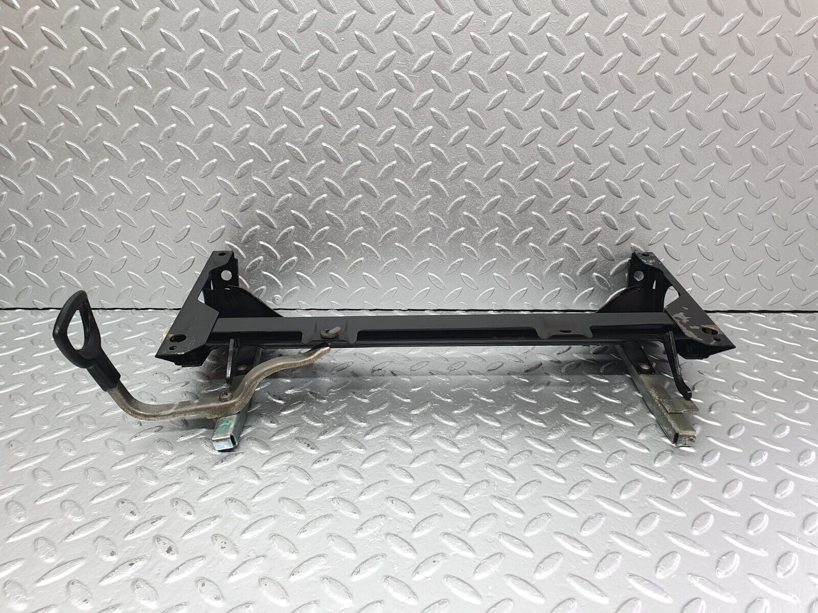 40805 Mercedes-Benz W123 300D Front Right Seat Sliding Mechanism