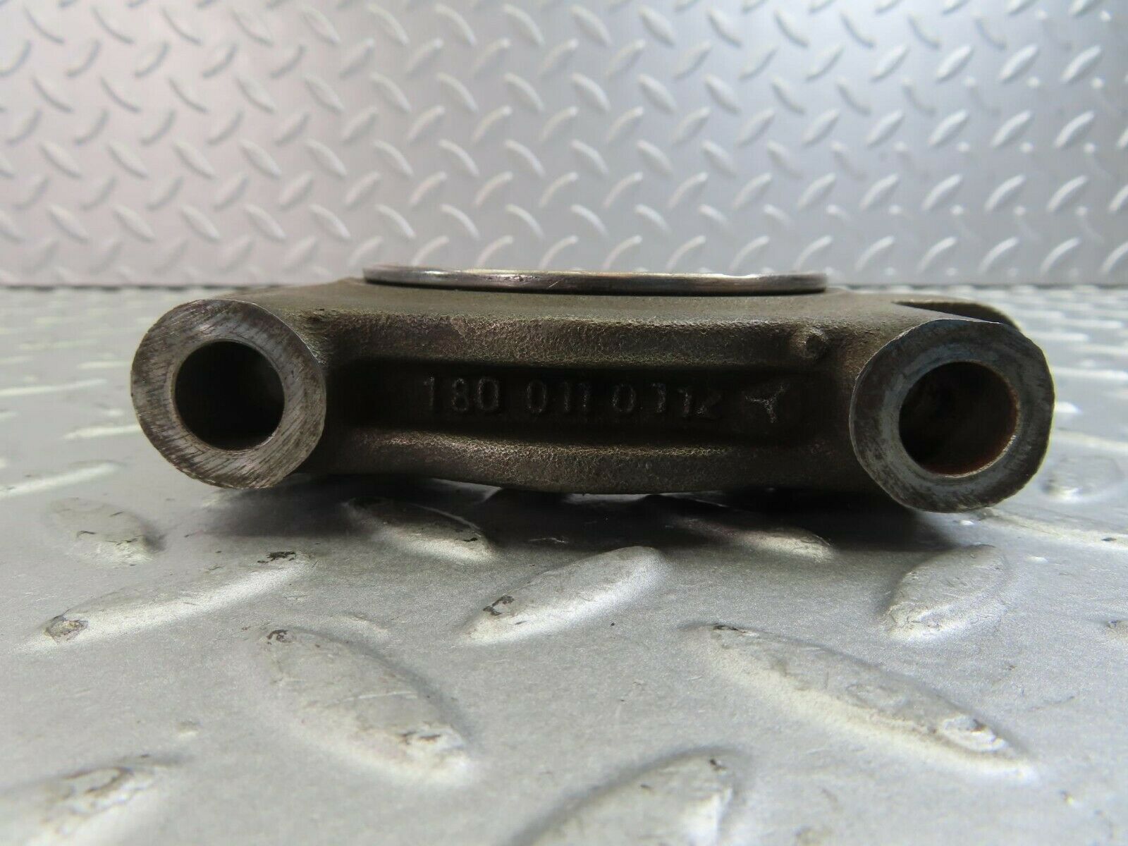 10220 Mercedes-Benz W111 220SE Crankshaft Bearing Holder Block 1800110112