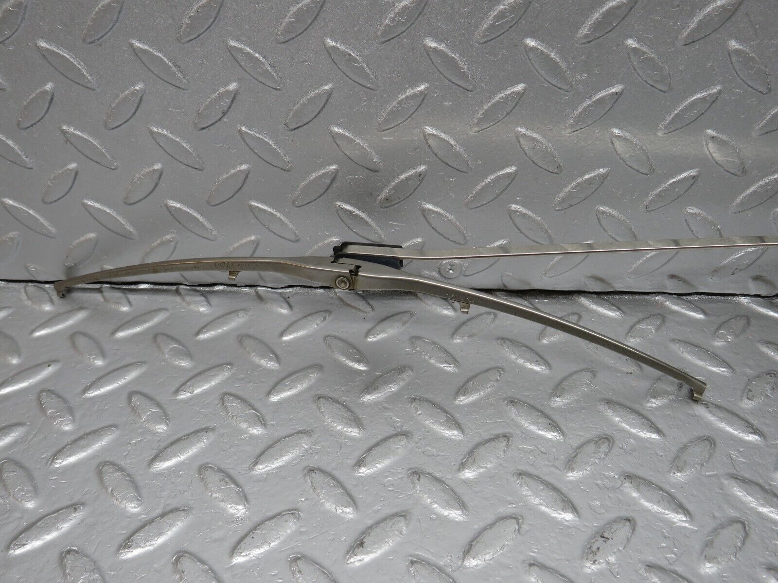 40372 Mercedes-Benz W110 230 Windscreen Wiper Arm Right Side