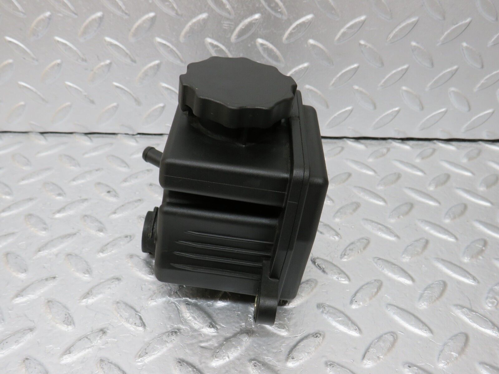 34898 Mercedes-Benz W210 320E Power Steering Fluid Reservoir Tank 0004600183