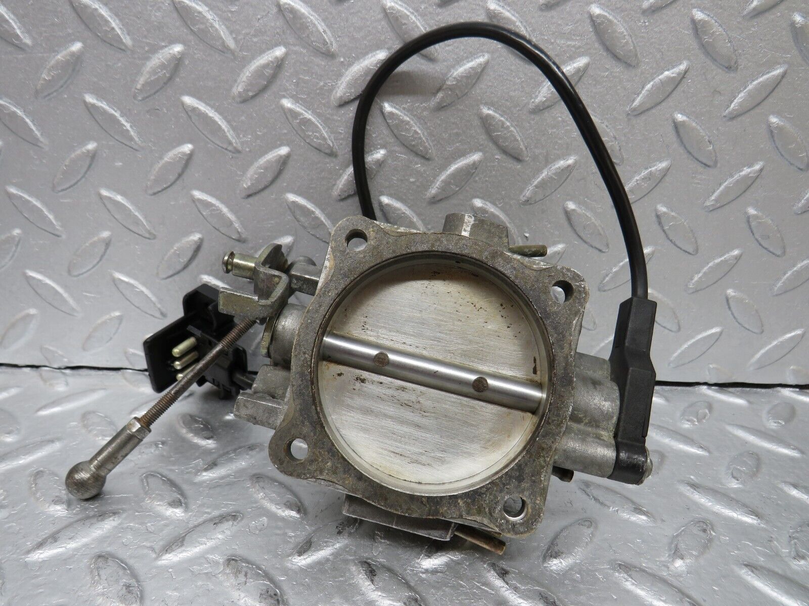 37113 Mercedes-Benz C126 420SEC Coupe Throttle Body Valve 0011407753