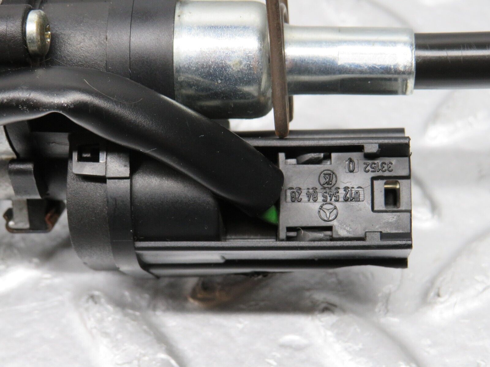 36851 Mercedes-Benz R129 300SL-24 Front Left Seat Adjustment Motor Bosch 1298200742 0390206653