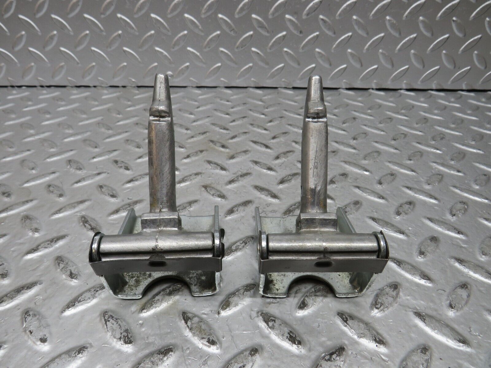 27831 Mercedes-Benz S124 300TE Wagon Rear Seat Hinge Pair