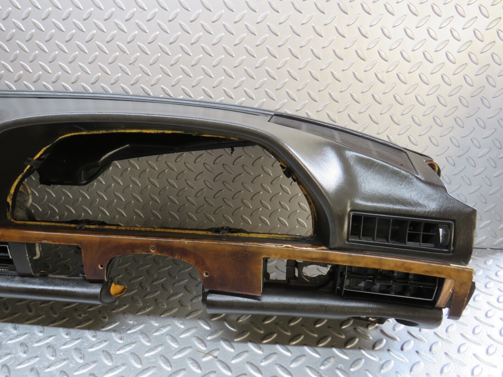 37158 Mercedes-Benz C126 420SEC Coupe Dashboard Black