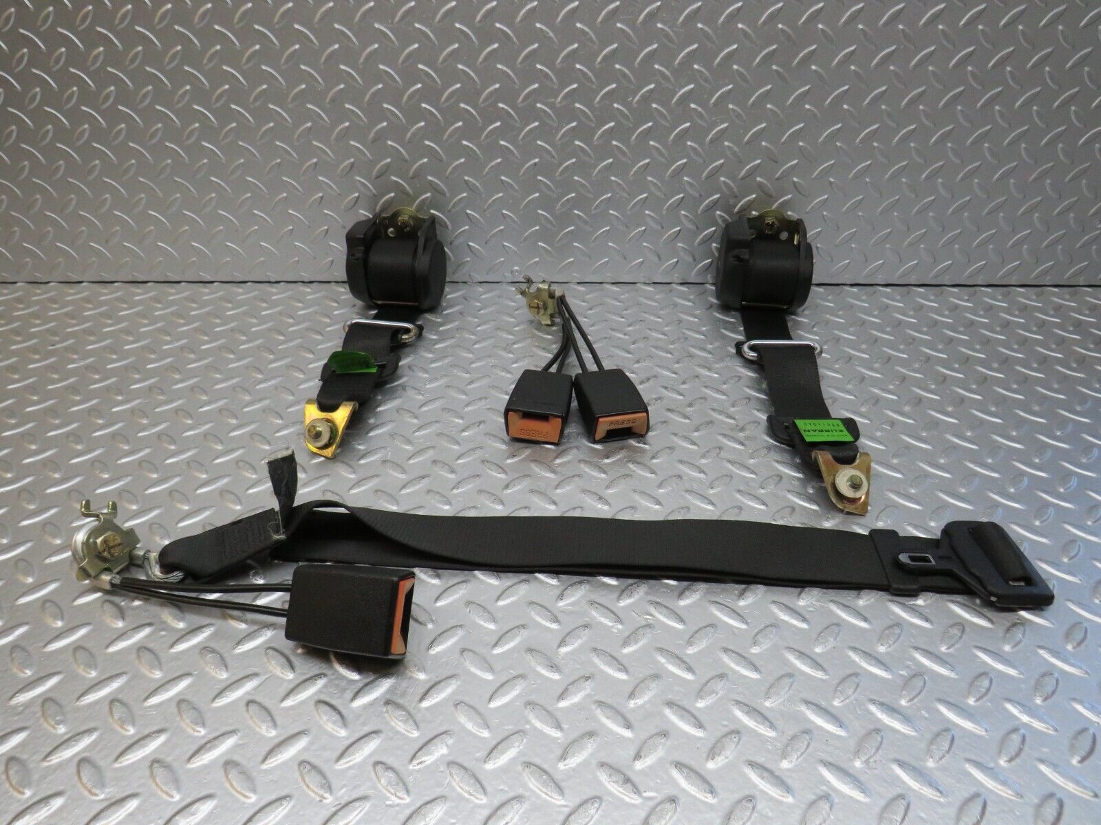 33833 Mercedes-Benz W201 190E 2.0L Rear Seat Belt Set With Buckles 1268601886