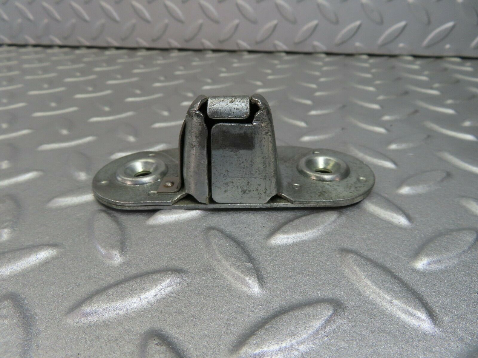 7889 Mercedes-Benz W115 220D Trunk Lock Latch