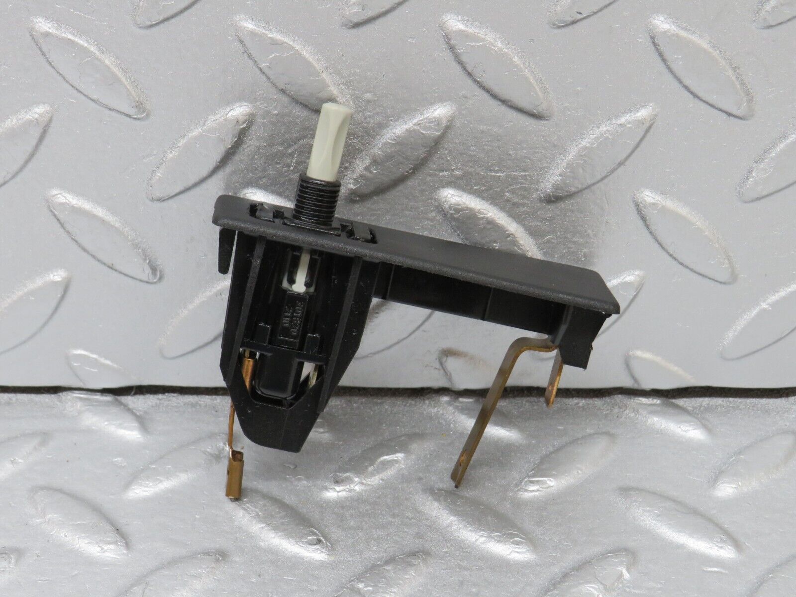 36587 Mercedes-Benz W201 190E 2.0L Trunk Boot Light Switch 2018201211