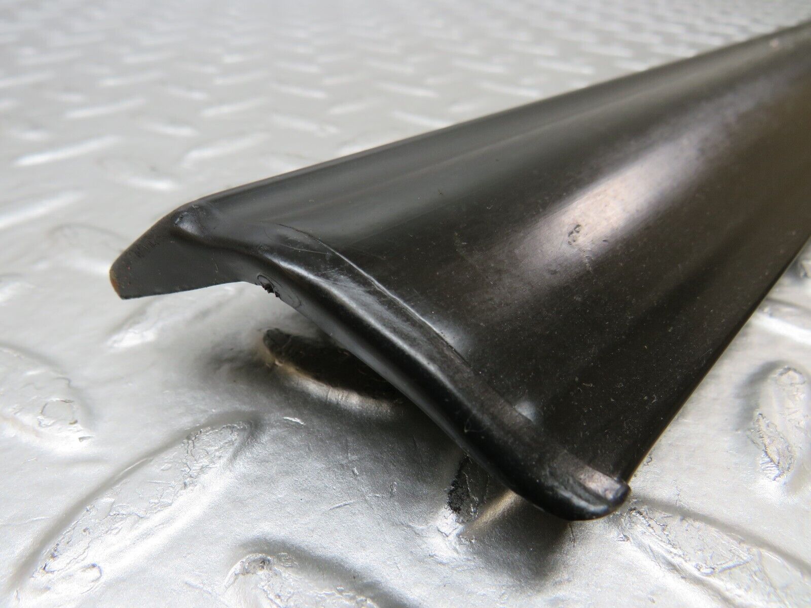 25599 Mercedes-Benz W123 200 Front Left Door Lower Moulding Trim