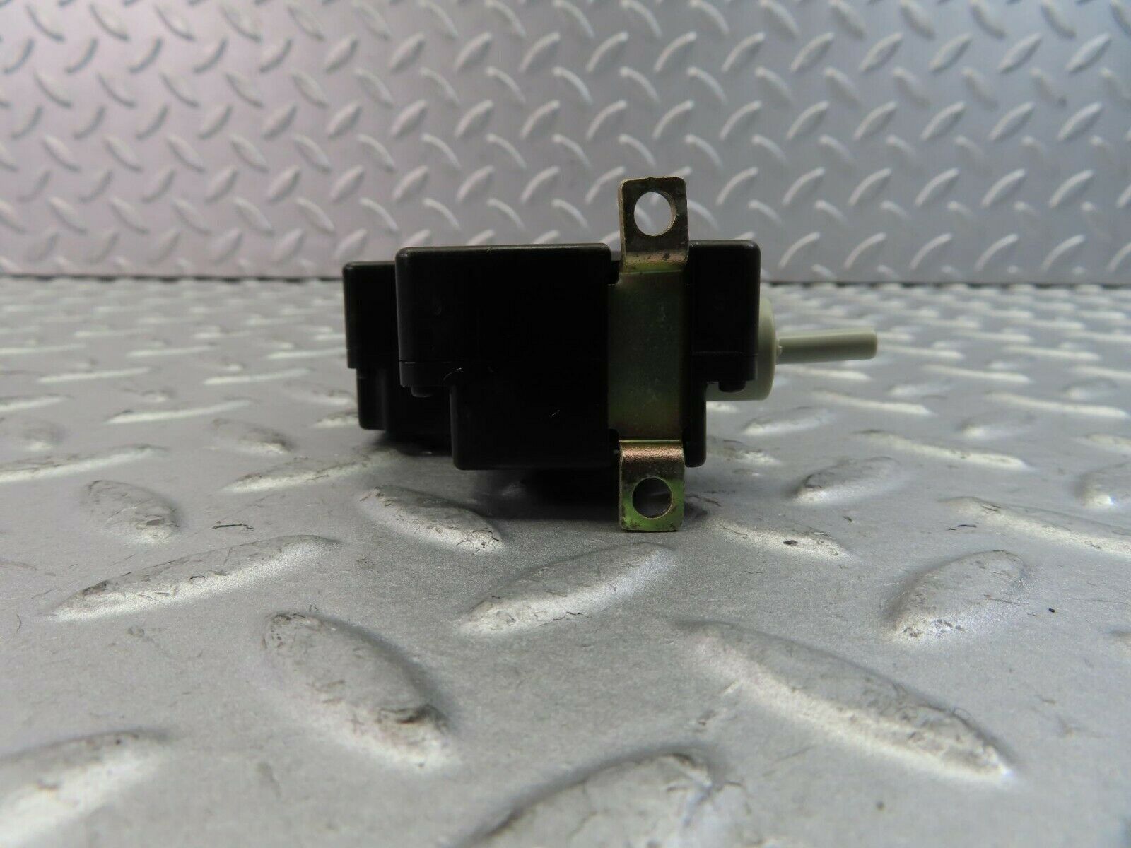 9435 Mercedes-Benz C124 300CE Coupe Vacuum Control Valve