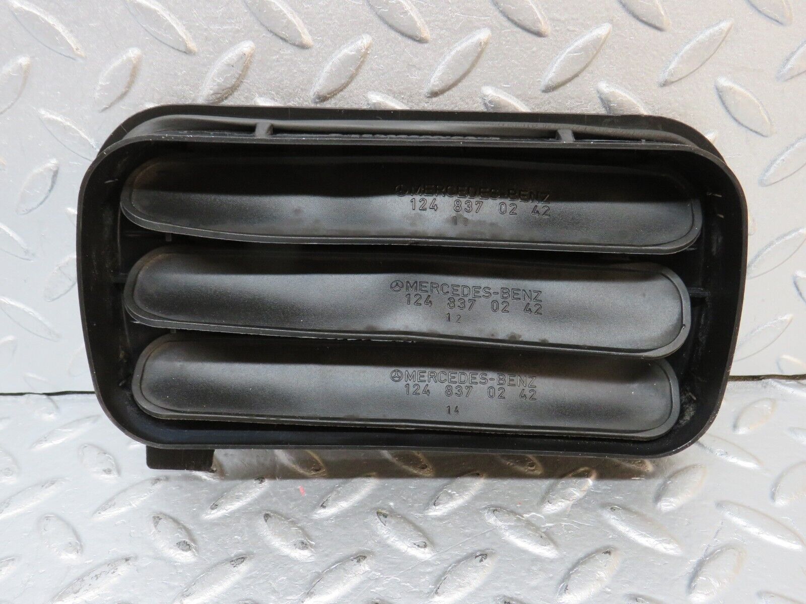 39681 Mercedes-Benz R129 320SL Coupe Air Intake Vent 1248370230 1248370242