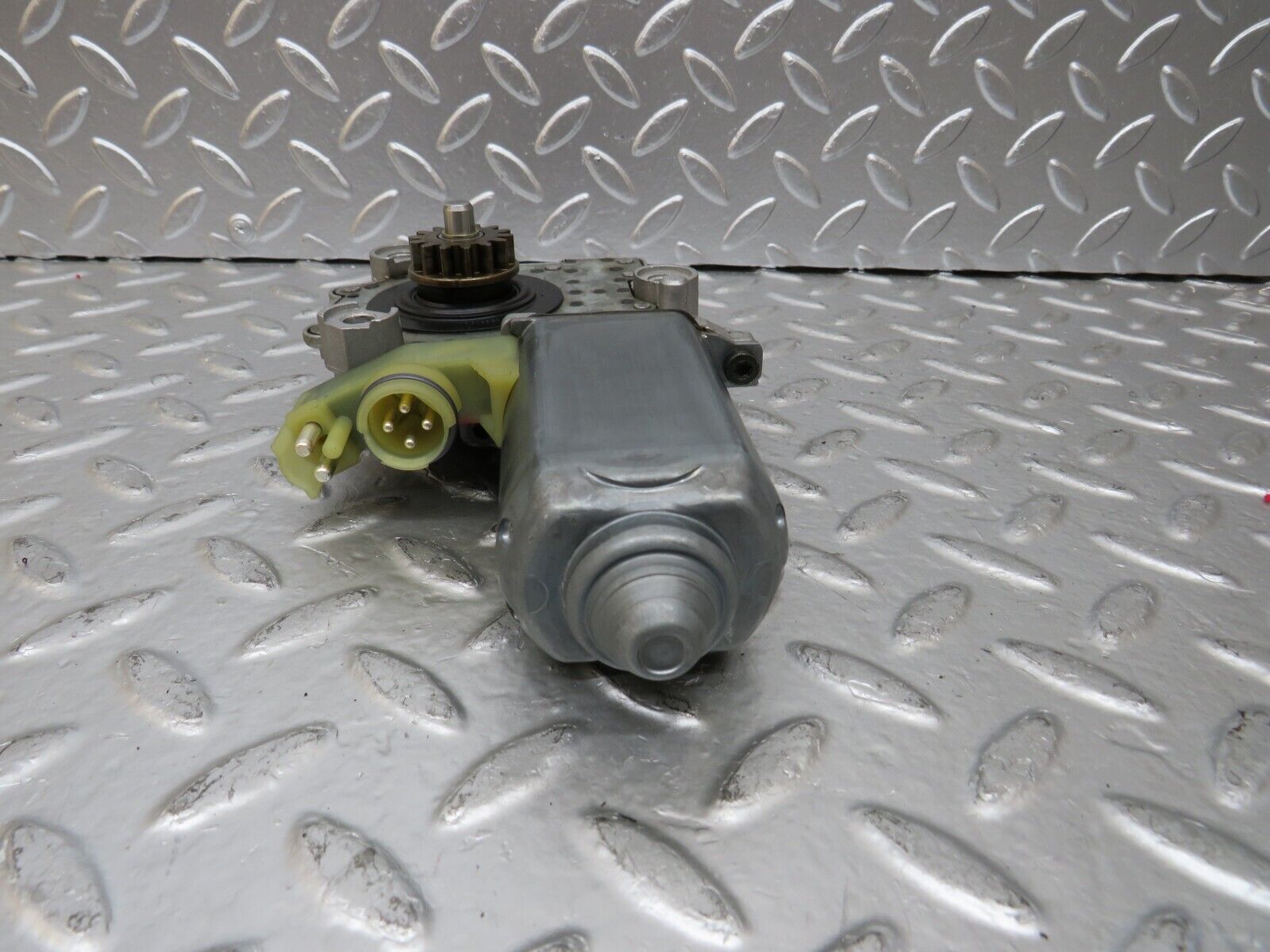 24744 Mercedes-Benz W140 S320 Front Left Window Regulator Motor 1407202746