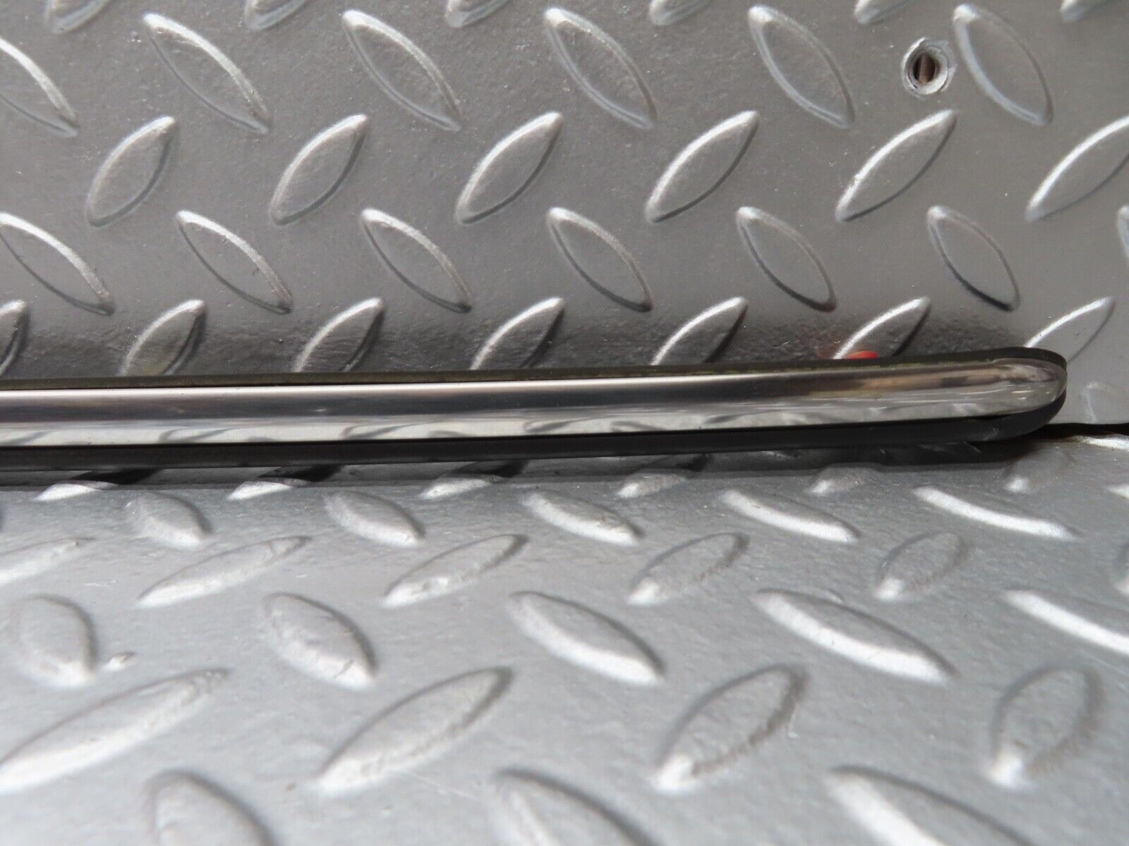 20447 Mercedes-Benz W114 280CE Coupe Front Right Fender Wing Centre Moulding Trim