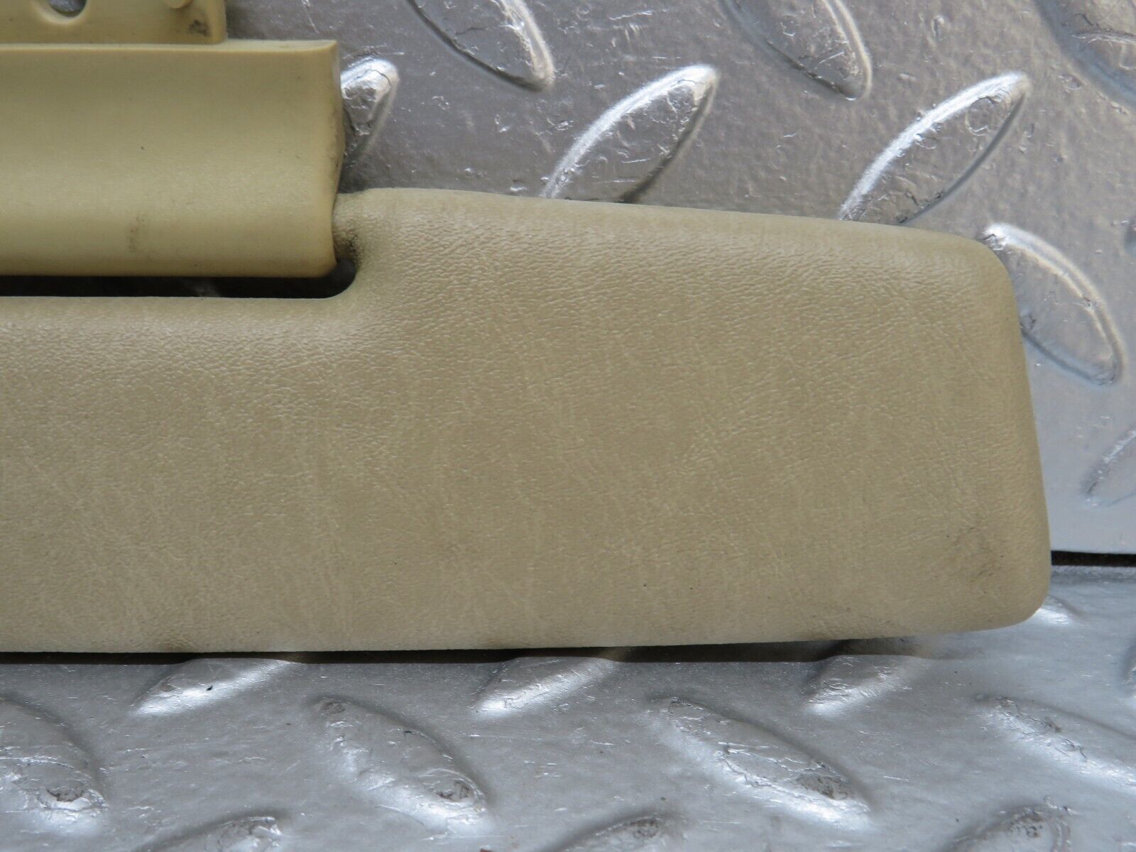 29317 Mercedes-Benz W124 230E Sun Visor Middle Beige