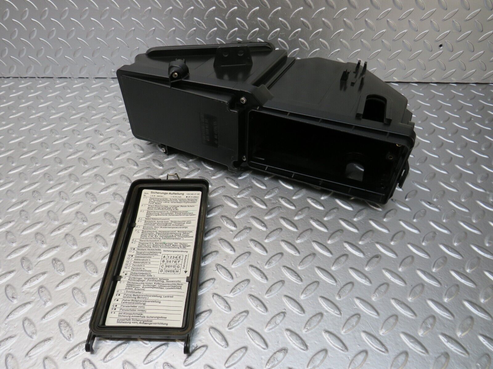 26010 Mercedes-Benz W124 280E Fuse Box 1245401850 1245400282