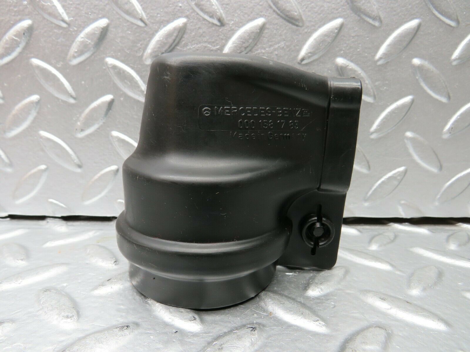 22913 Mercedes-Benz C107 450SLC Coupe Ignition Coil Protective Cap 0001581785