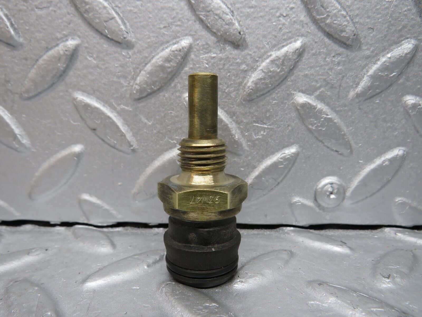 38663 Mercedes-Benz R129 280SL Coolant Temperature Sensor Beru 0095423517