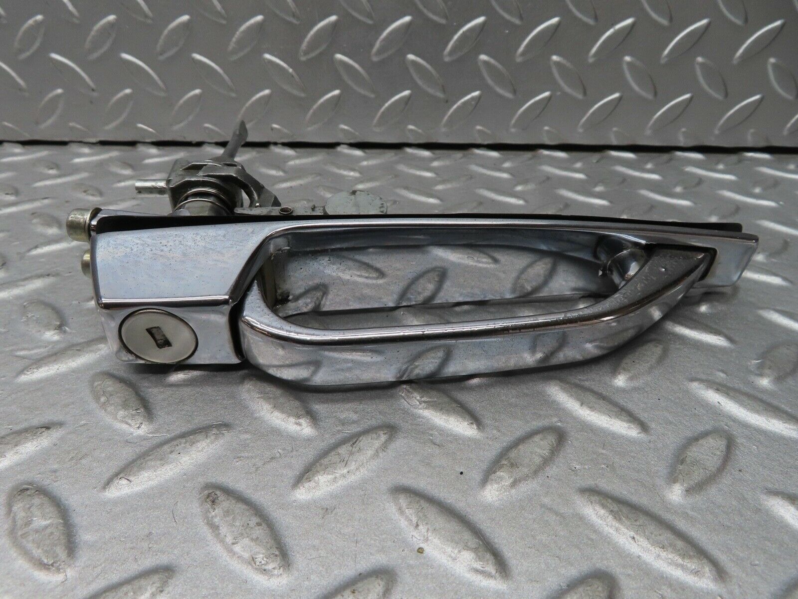 17693 Mercedes-Benz W116 450SEL Exterior Chrome Door Handle Right No Key