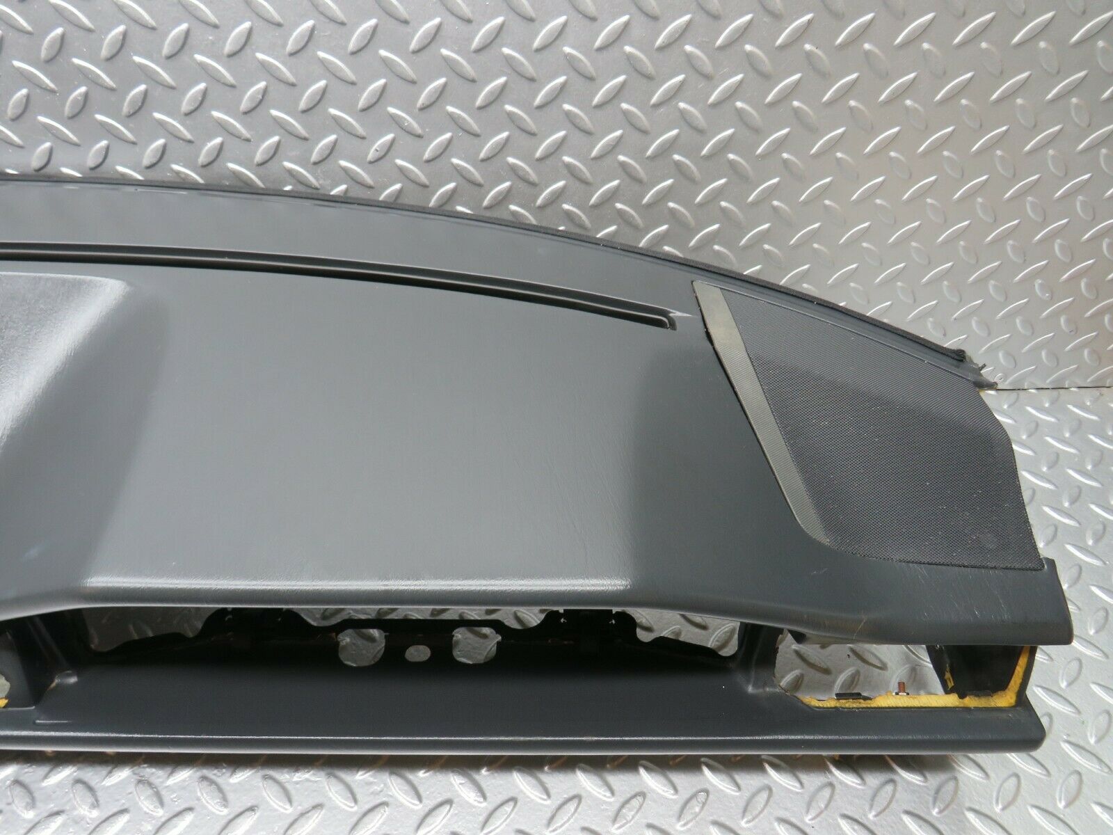 22381 Mercedes-Benz C124 E220 Coupe Dashboard Black