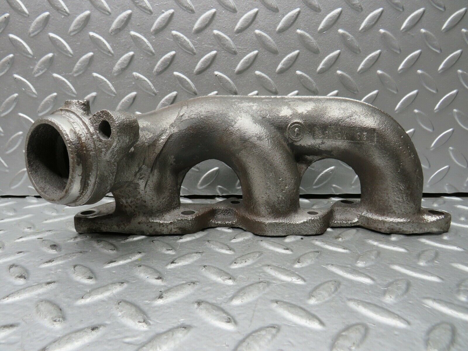 21891 Mercedes-Benz W126 300SE Exhaust Manifold Cylinder 4-6 1031422202