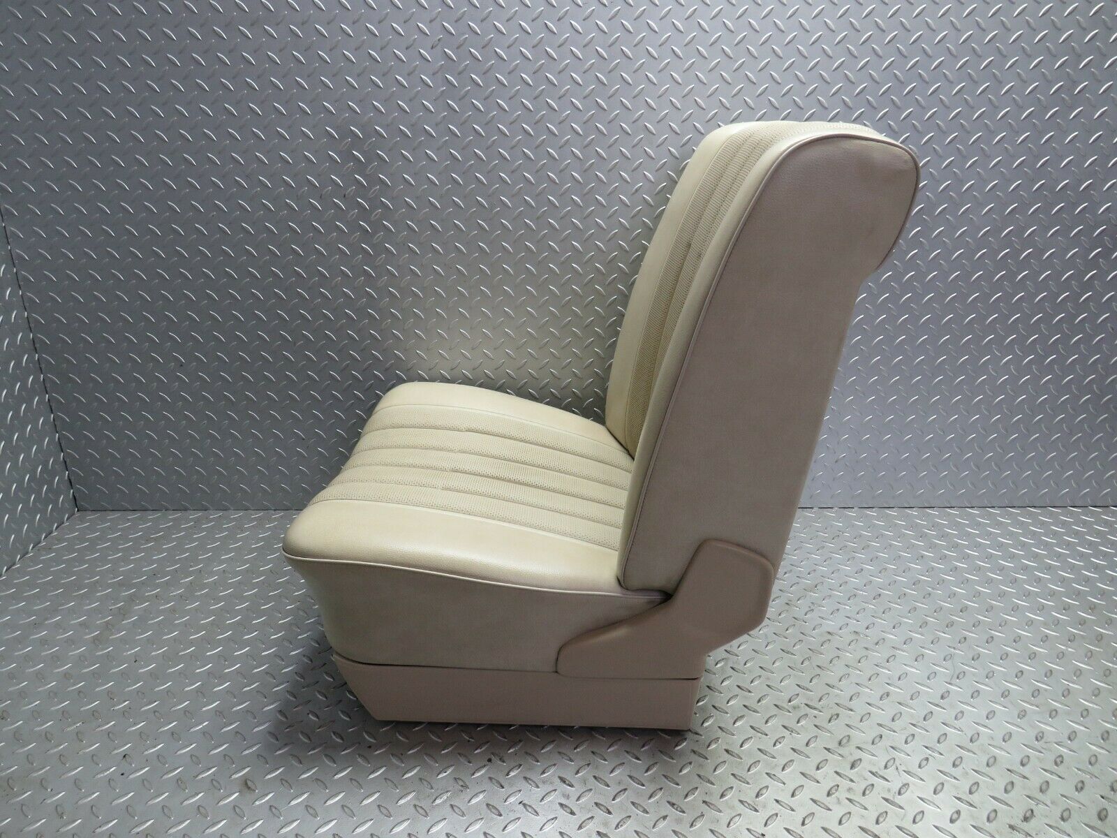 23428 Mercedes-Benz W114 280E Front Left Seat Cream Leather