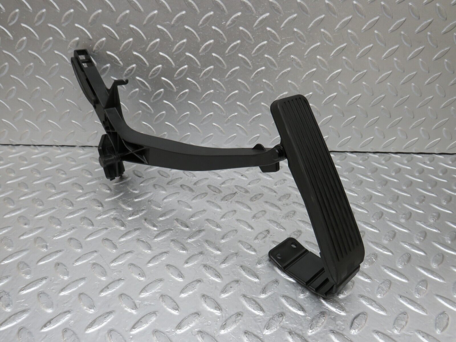 34811 Mercedes-Benz W210 320E Accelerator Pedal & Rubber 2103011820 2203010001