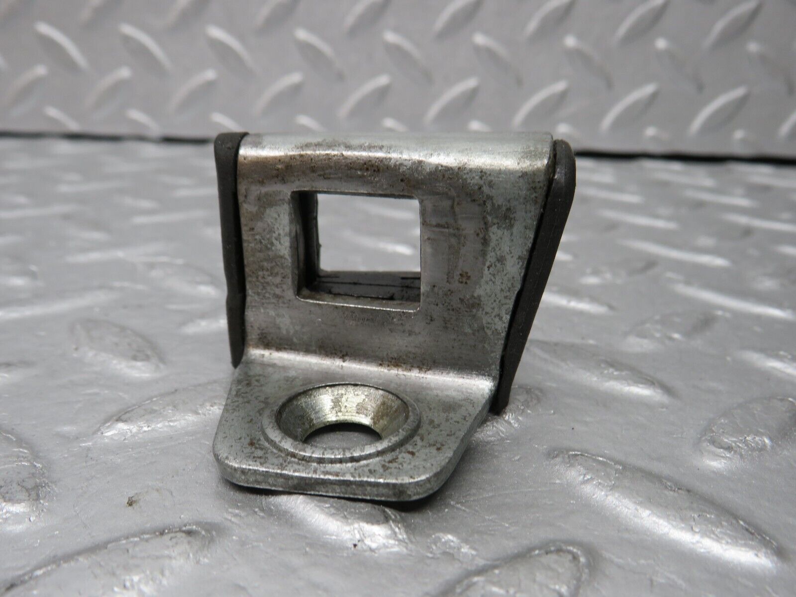 38061 Mercedes-Benz A124 320E Cabriolet Door Lock Latch