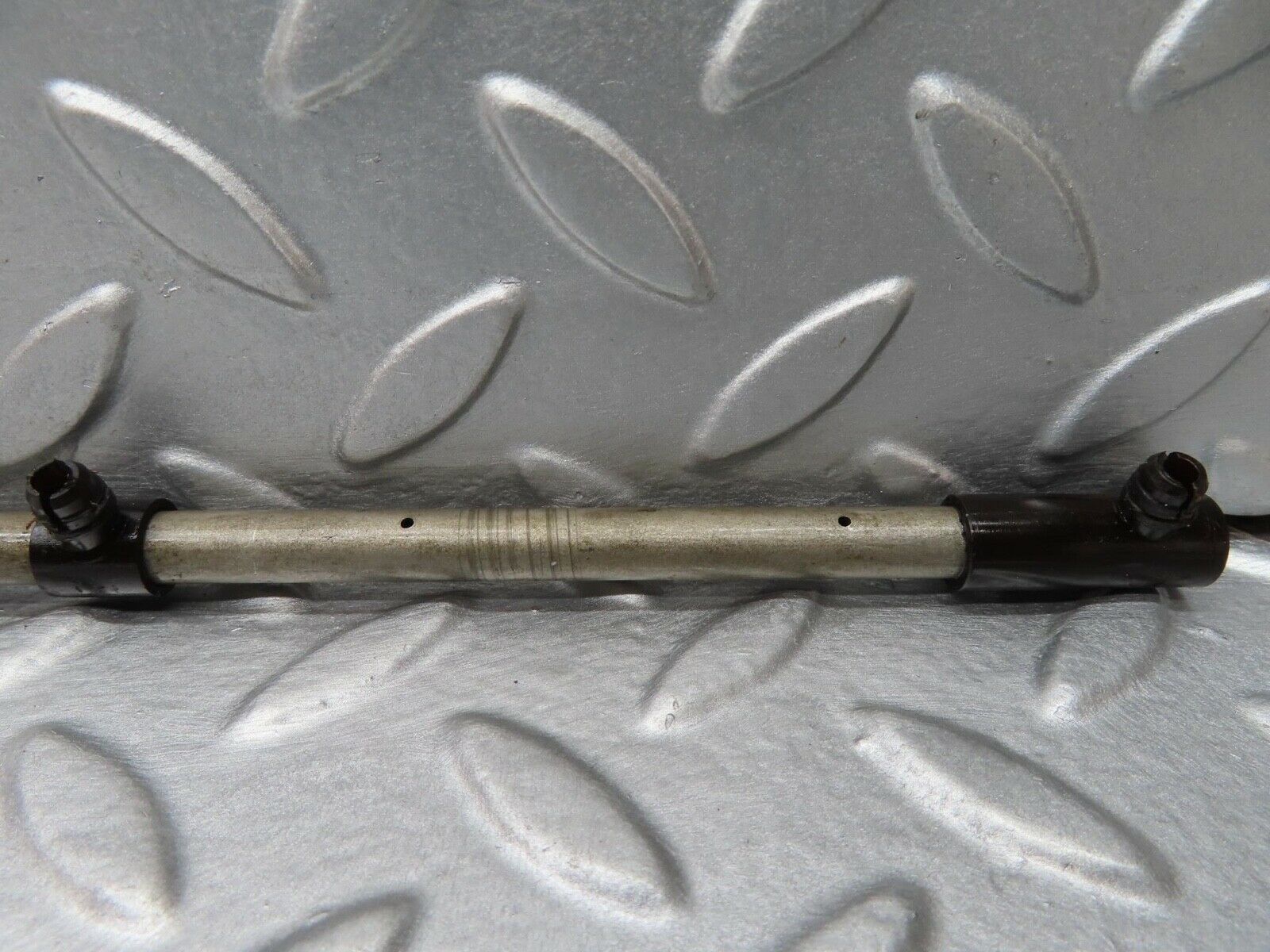 16556 Mercedes-Benz C107 350SLC Coupe Camshaft Oil Tube