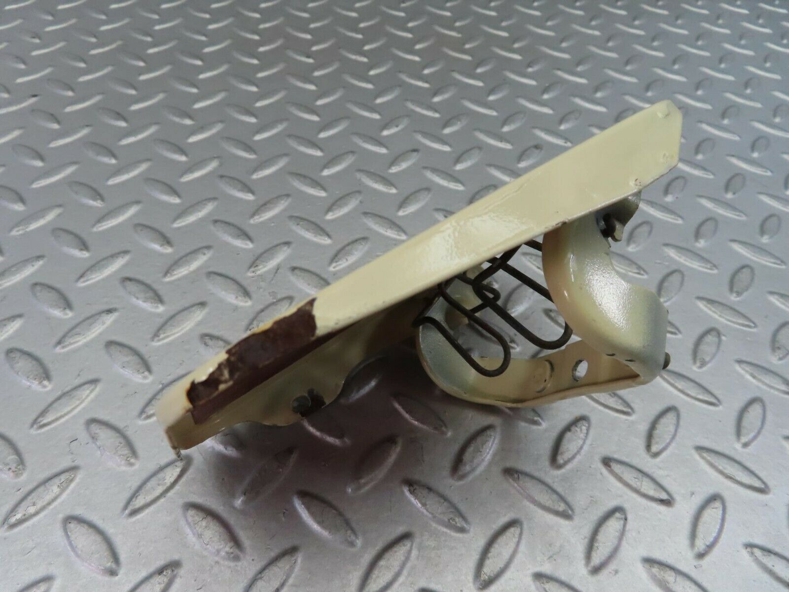 7712 Mercedes-Benz S123 230TE Wagon Fuel Tank Flap Cap 1235841639