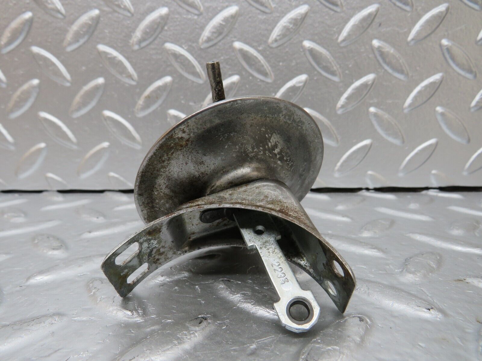 25491 Mercedes-Benz W123 200 Ignition Distributor Vacuum Control Valve