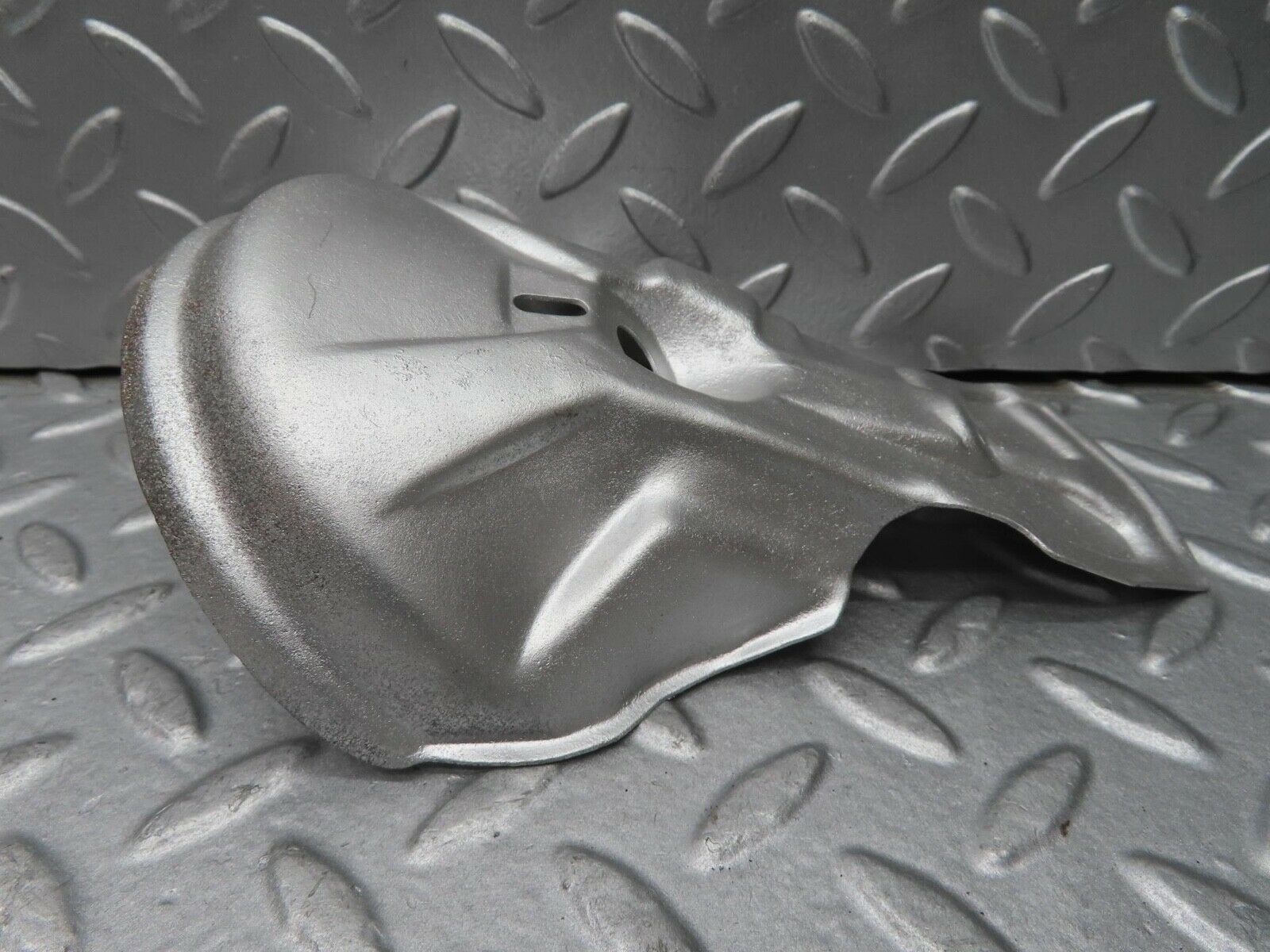 16514 Mercedes-Benz W124 260E Engine Mount Bracket Heat Shield