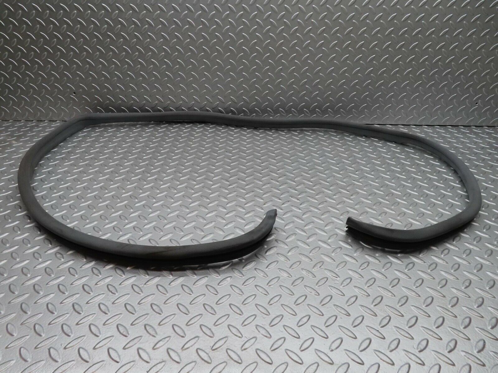 15019 Mercedes-Benz W140 S320 Front Right Door Seal