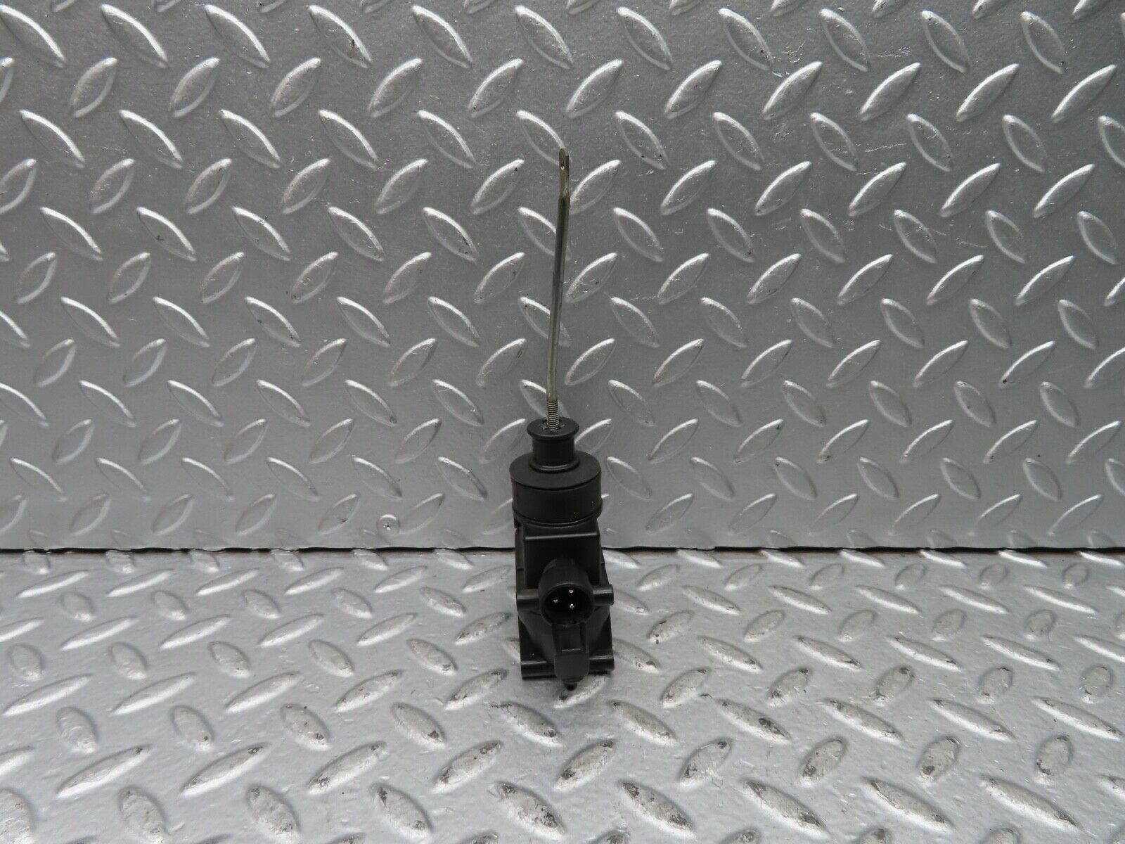 21442 Mercedes-Benz W126 300SE Front Door Lock Vacuum Actuator