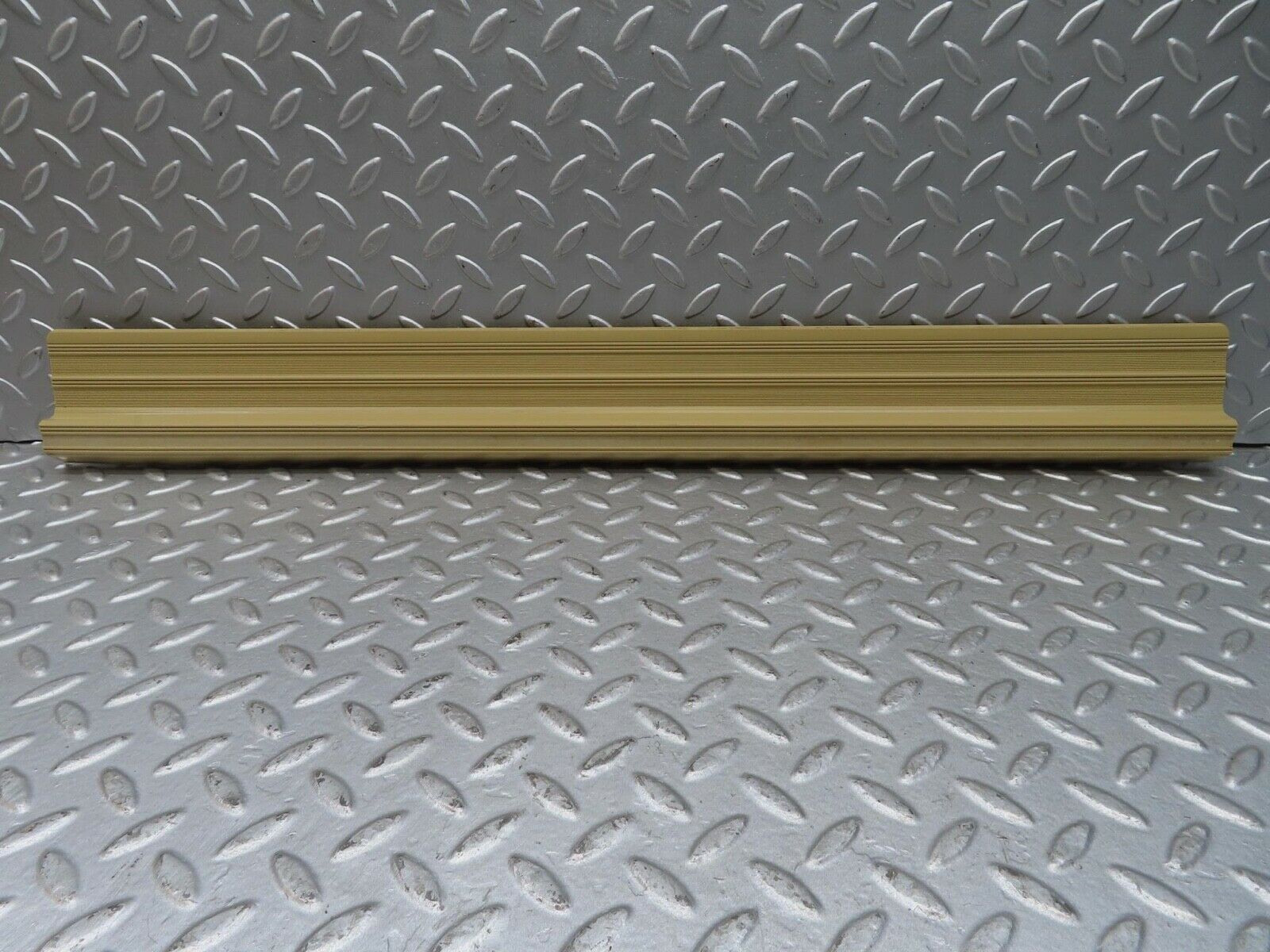 13483 Mercedes-Benz W123 200 Front Left Door Sill