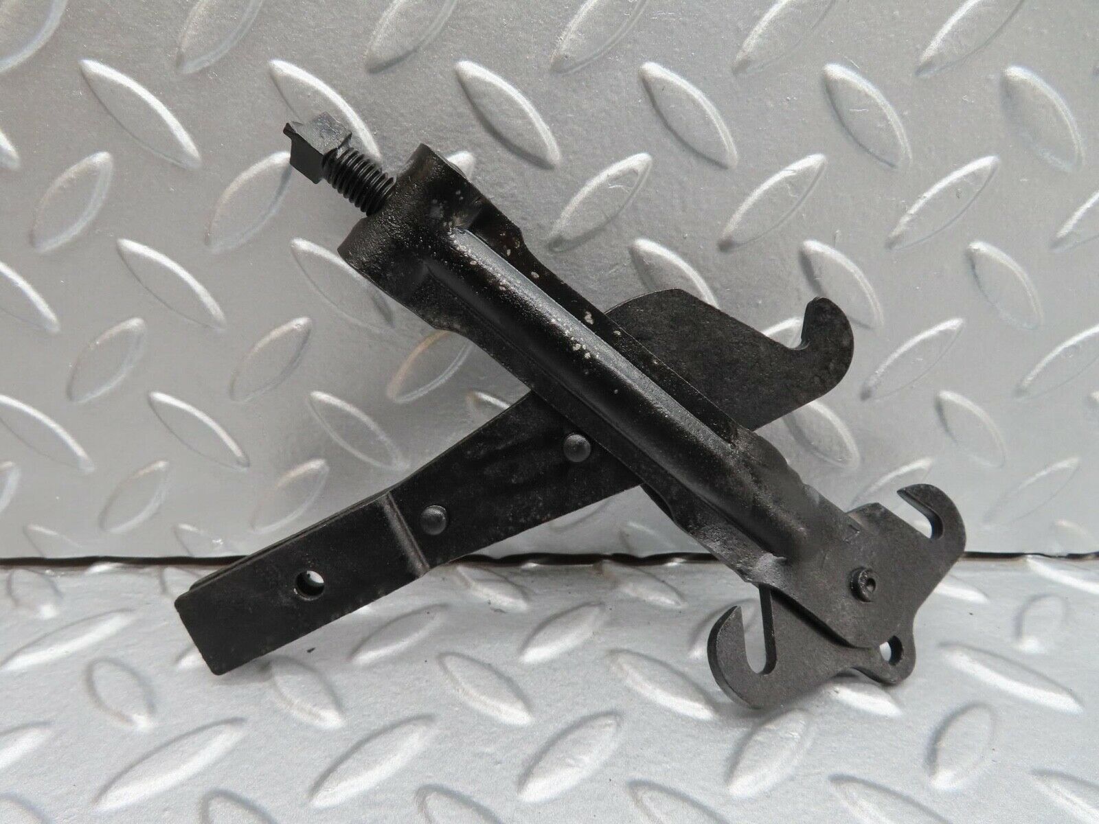 15978 Mercedes-Benz W123 280E Handbrake Regulator