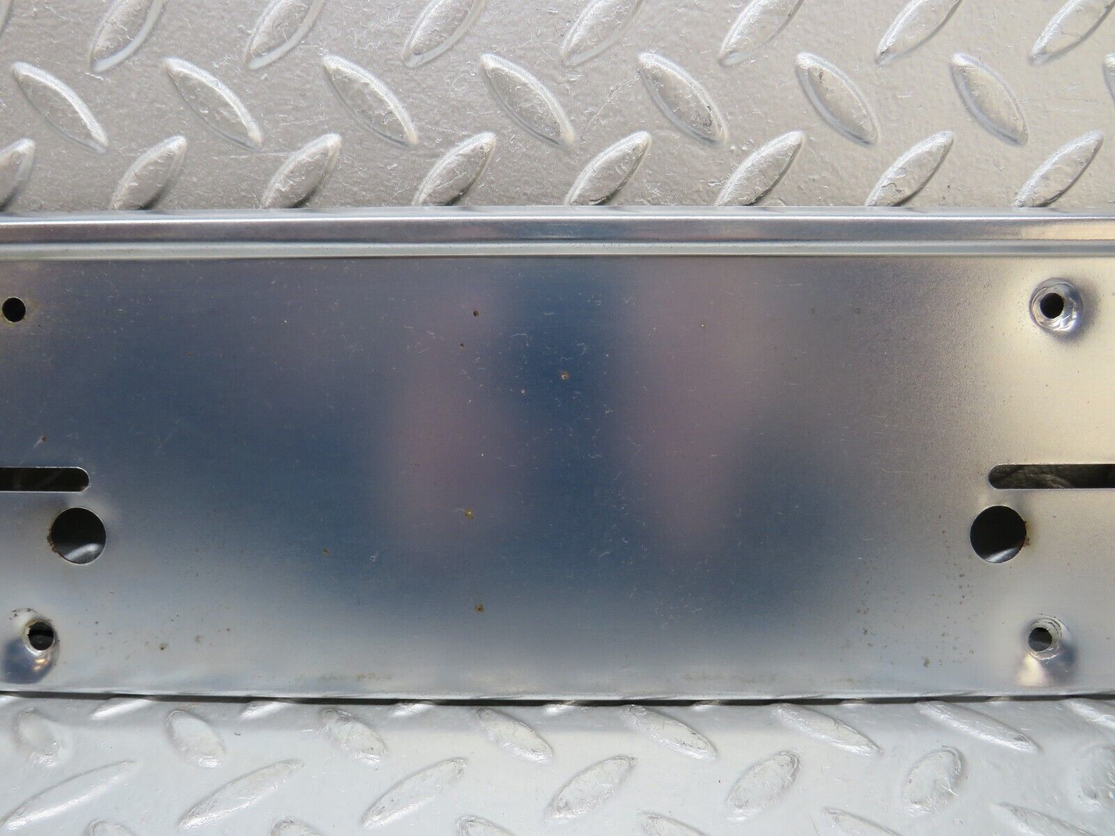 32512 Mercedes-Benz S124 300TE Wagon Rear number Plate Holder