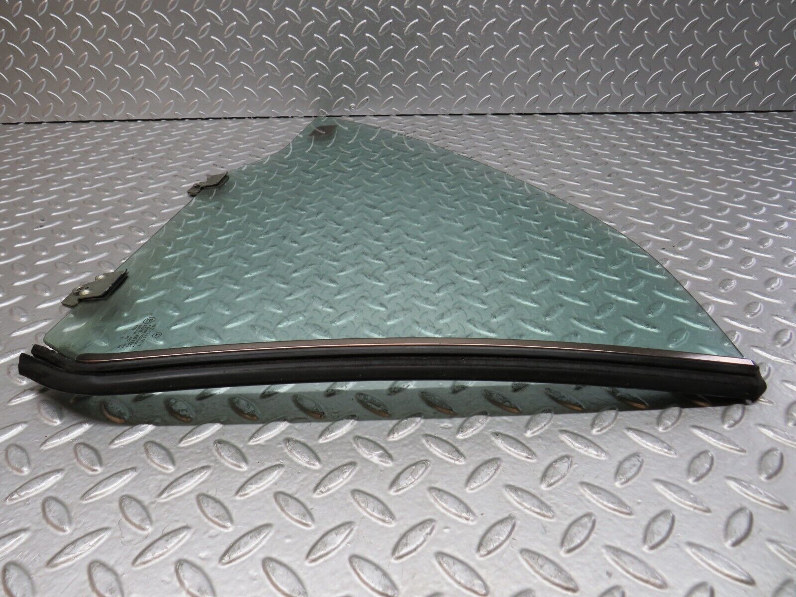 28942 Mercedes-Benz C124 320CE Coupe Rear Right Window Glass