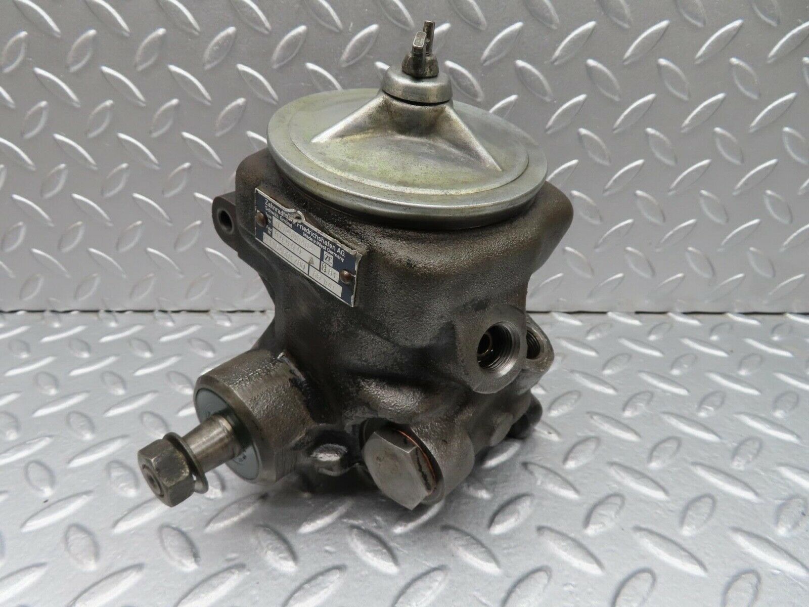 14021 Mercedes-Benz C107 280SLC Power Steering Pump 1164601780