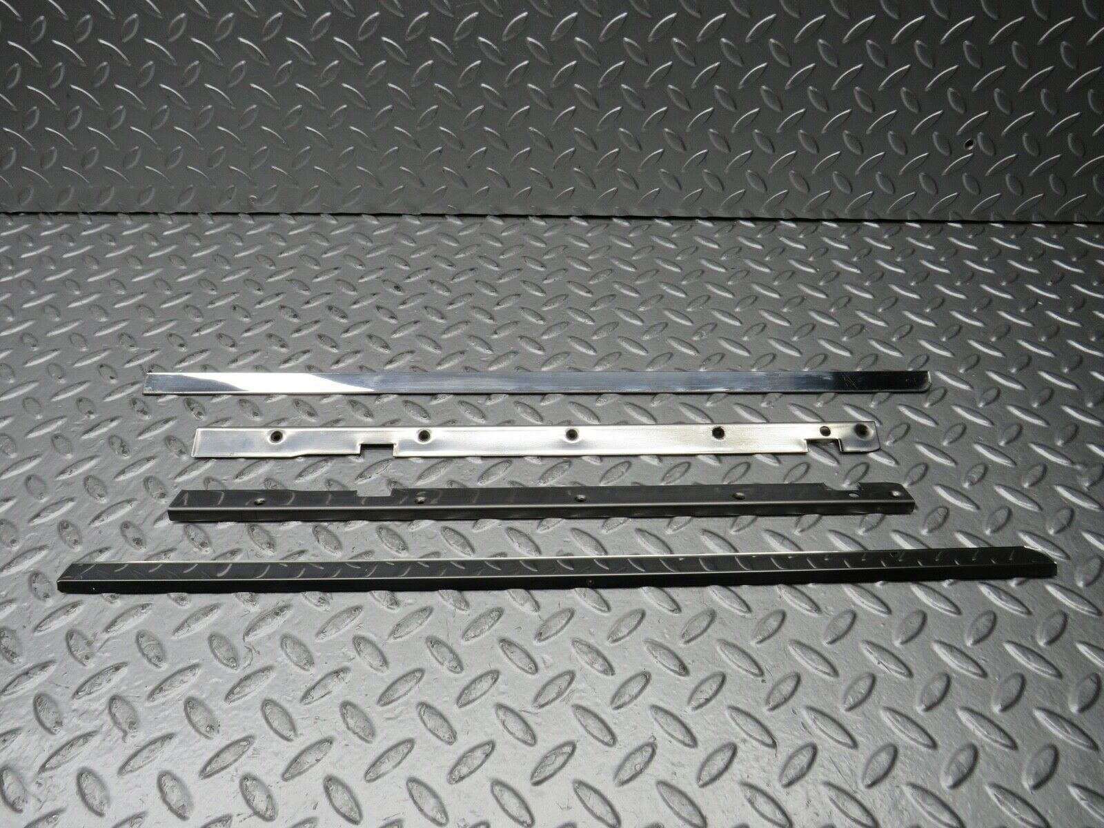 21805 Mercedes-Benz W126 300SE Sunroof Chrome Trim Set