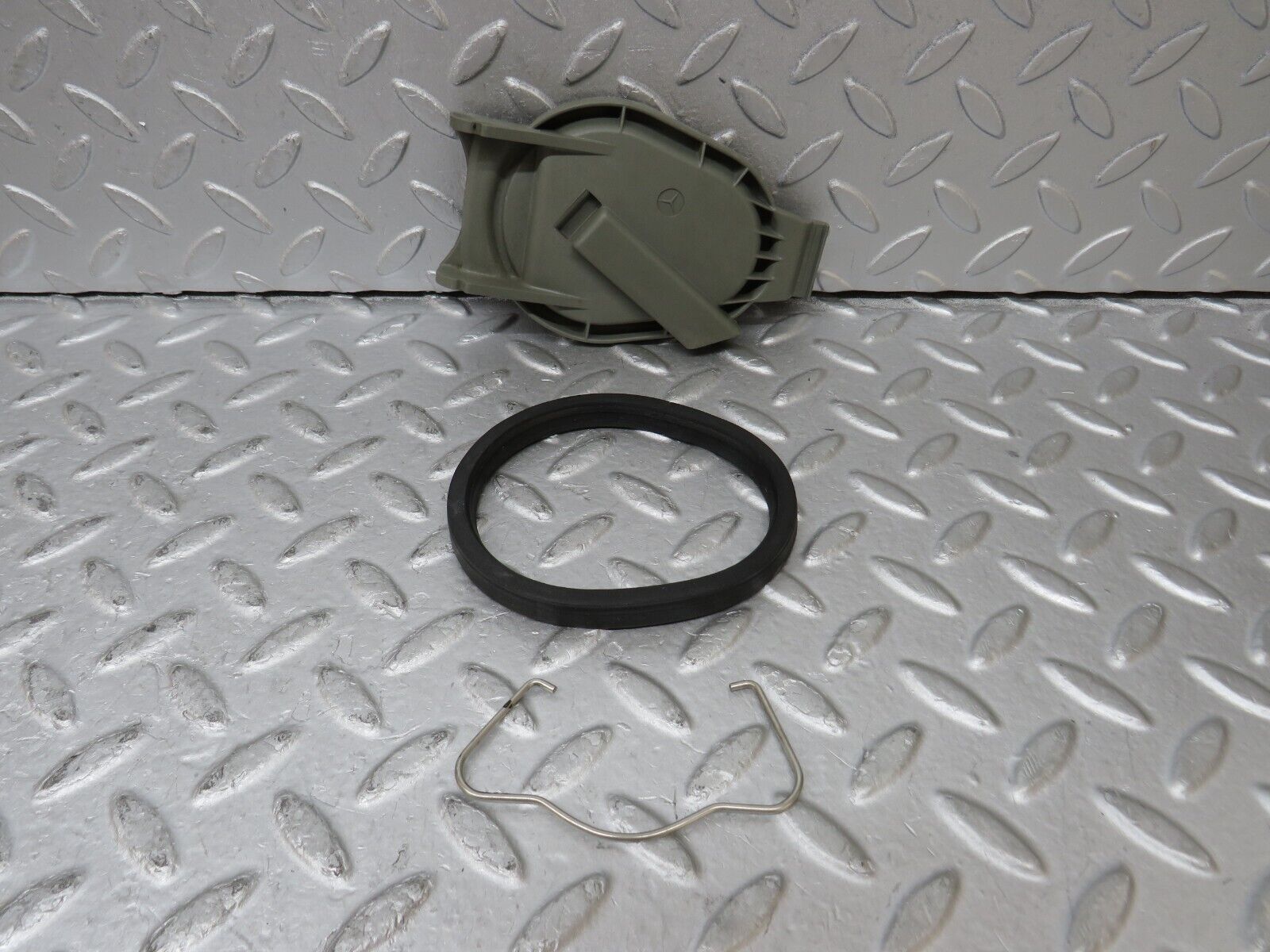 36379 Mercedes-Benz W126 420SE Headlight Lid Cover