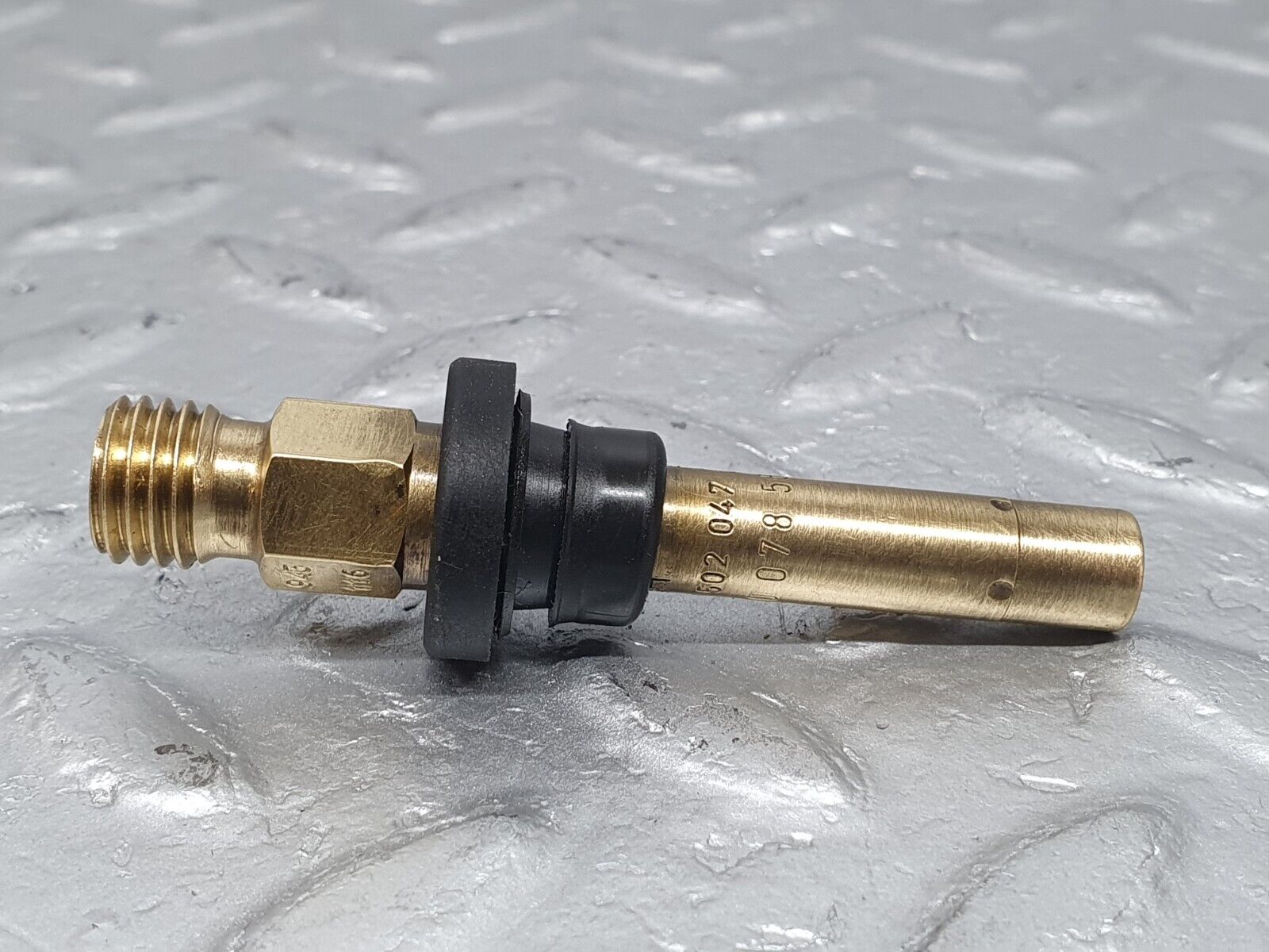 41037 Mercedes-Benz W126 300SE Fuel Injector Bosch 0000785623 0437502047