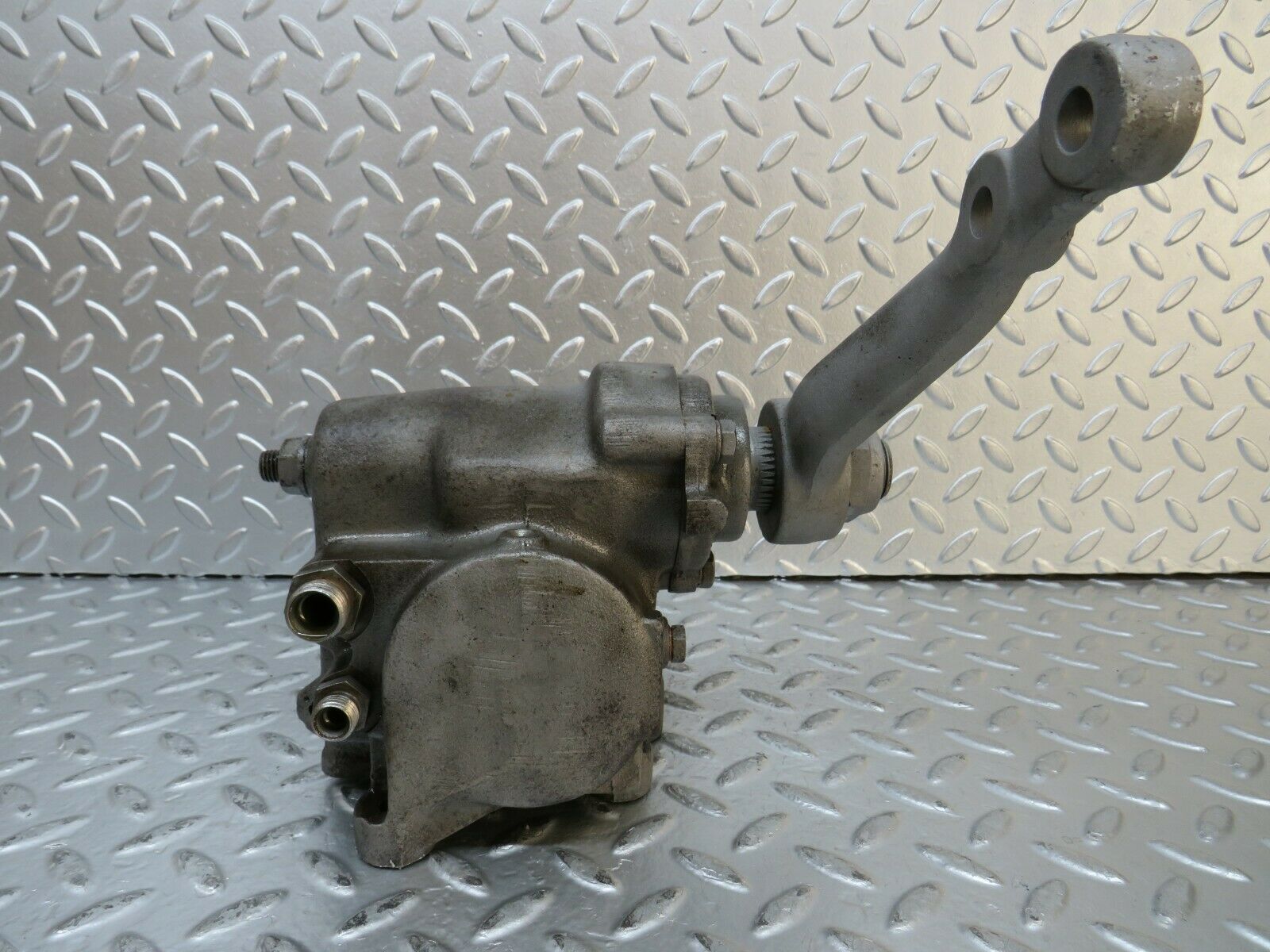 23634 Mercedes-Benz W114 280E Steering Box RHD 1074610601