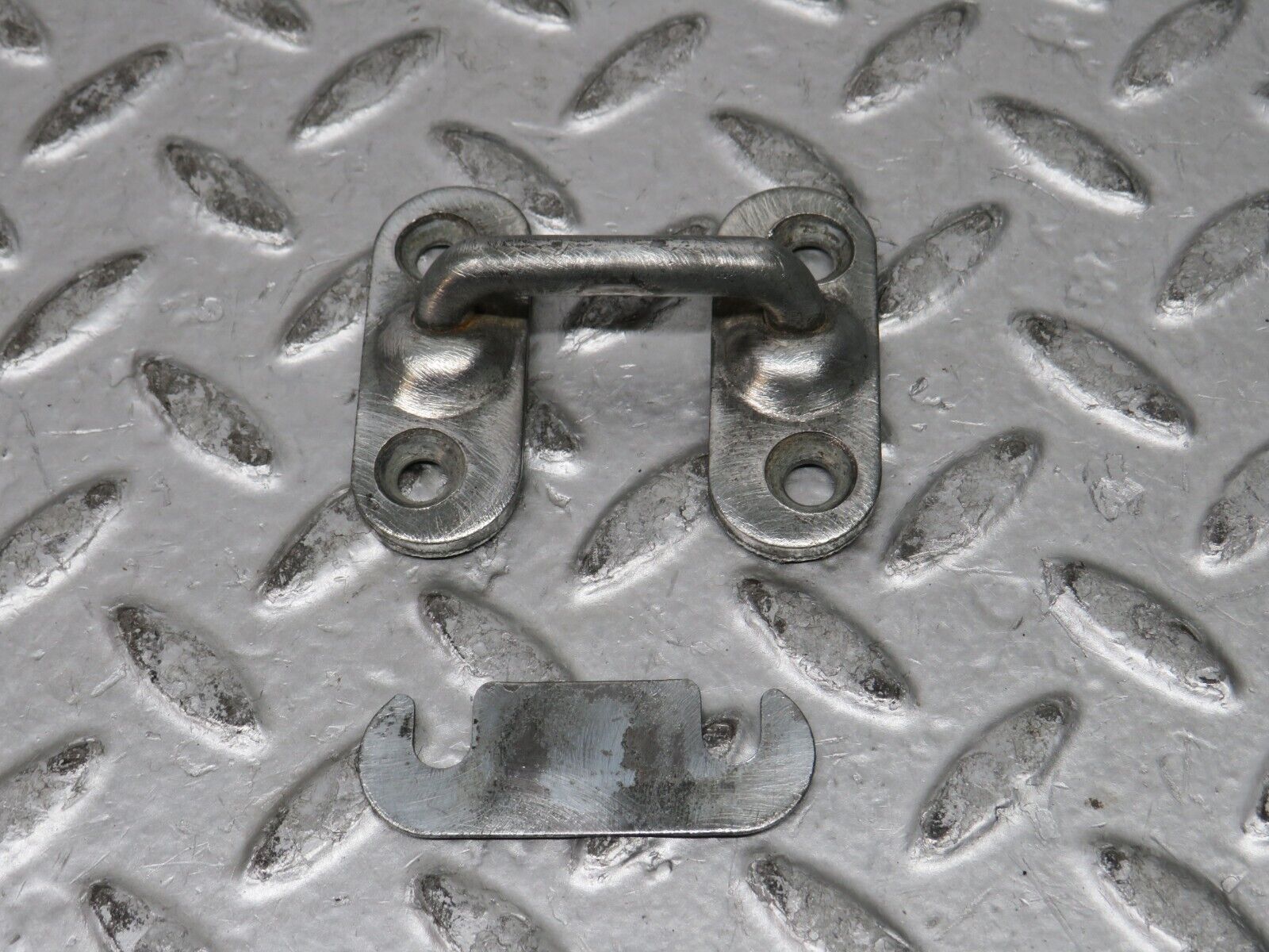 28537 Mercedes-Benz S123 240D Wagon Tailgate Trunk Lock Latch 1237400032