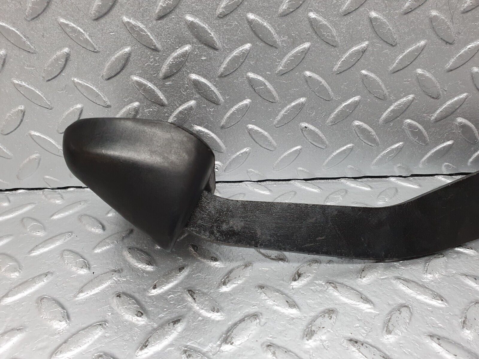 41083 Mercedes-Benz W126 300SE Brake Pedal With Rubber 1232910082