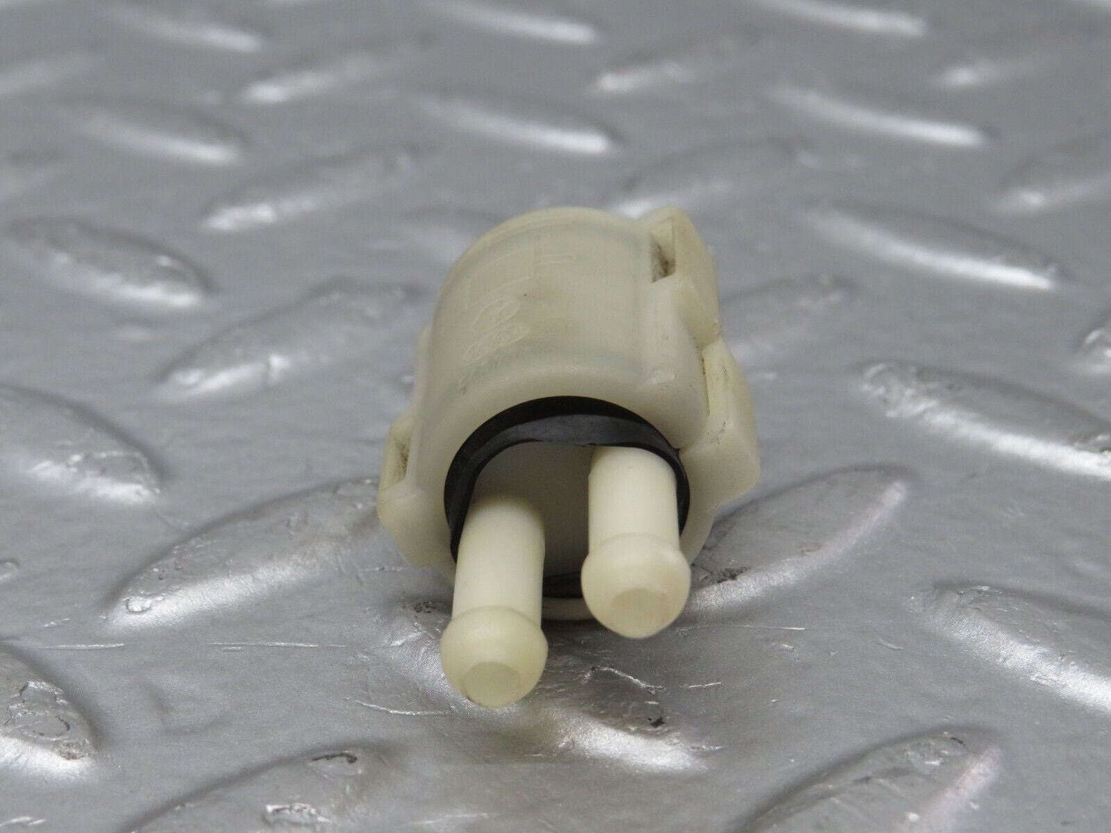 33825 Mercedes-Benz W201 190E 2.0L Windscreen Washer Fluid Distributor