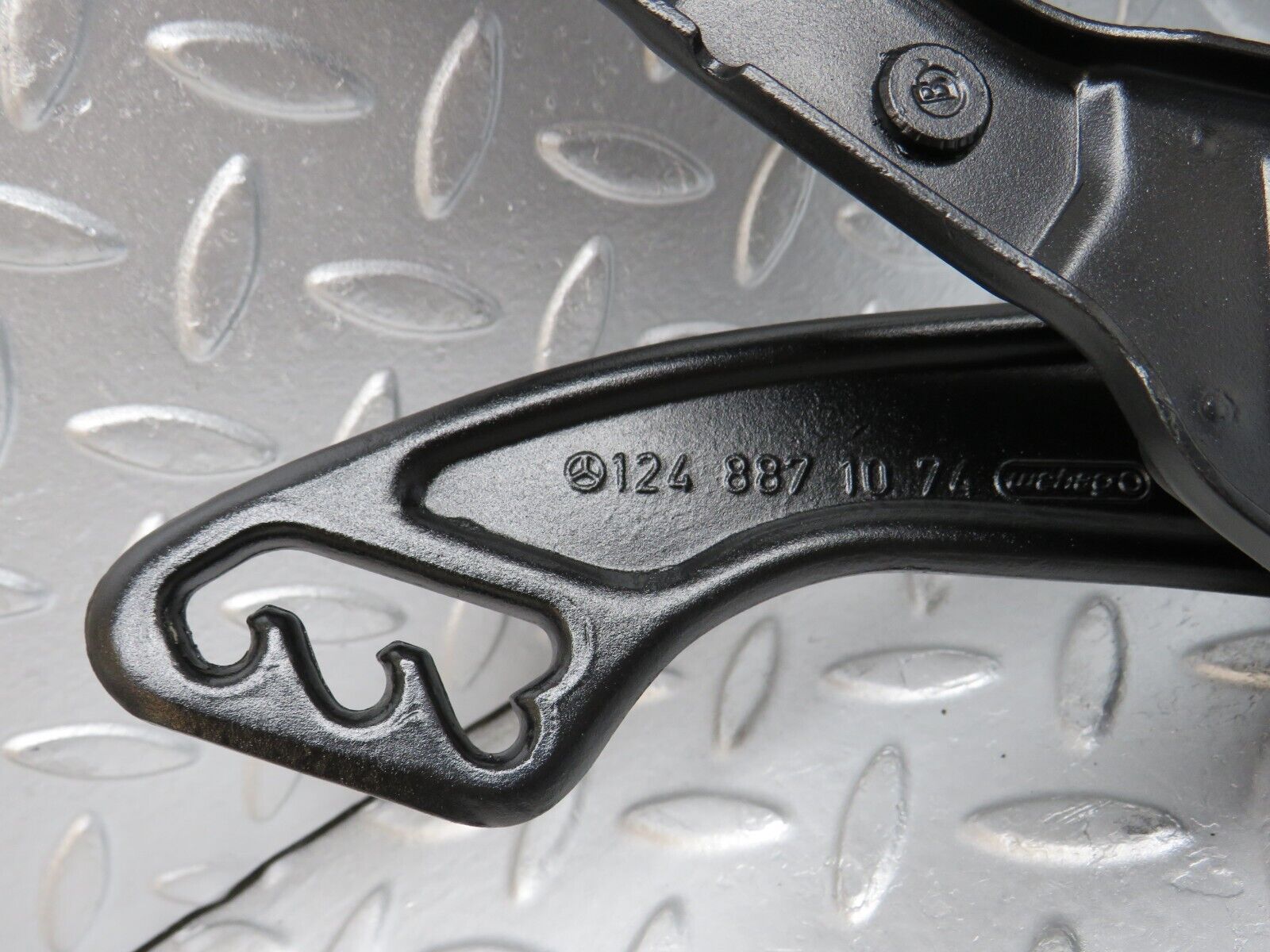 32526 Mercedes-Benz S124 300TE Wagon Bonnet Hinge Right 1248870174