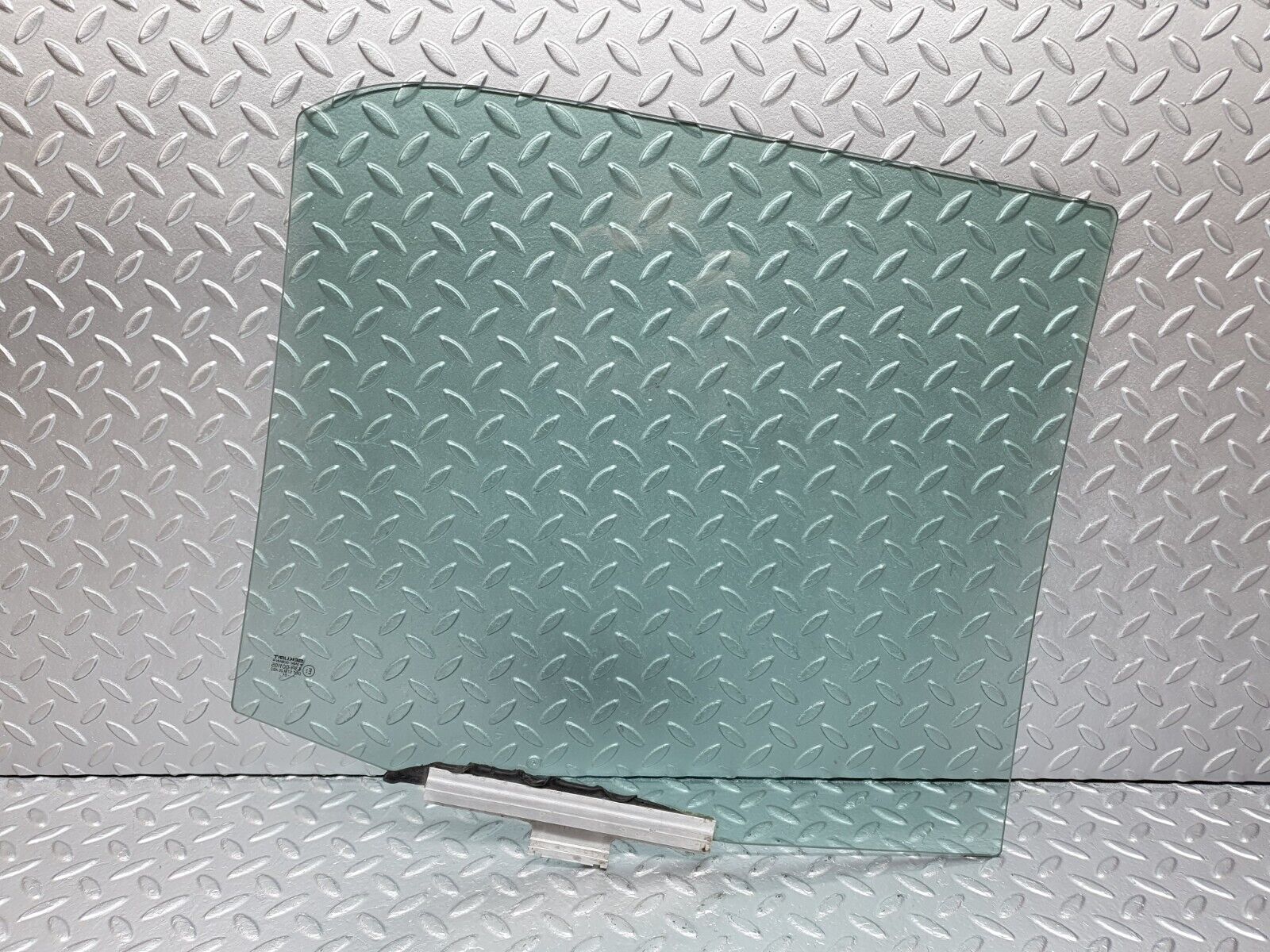 41406 Mercedes-Benz W124 200E Rear Left Door Window Glass