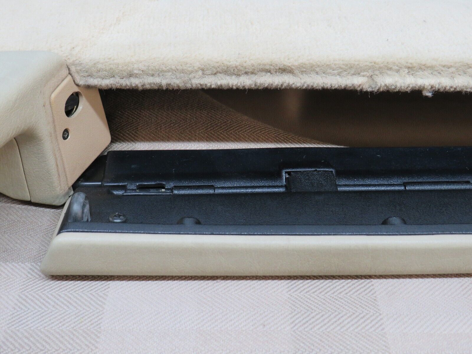 38288 Mercedes-Benz R129 280SL Coupe Left Door Card Beige